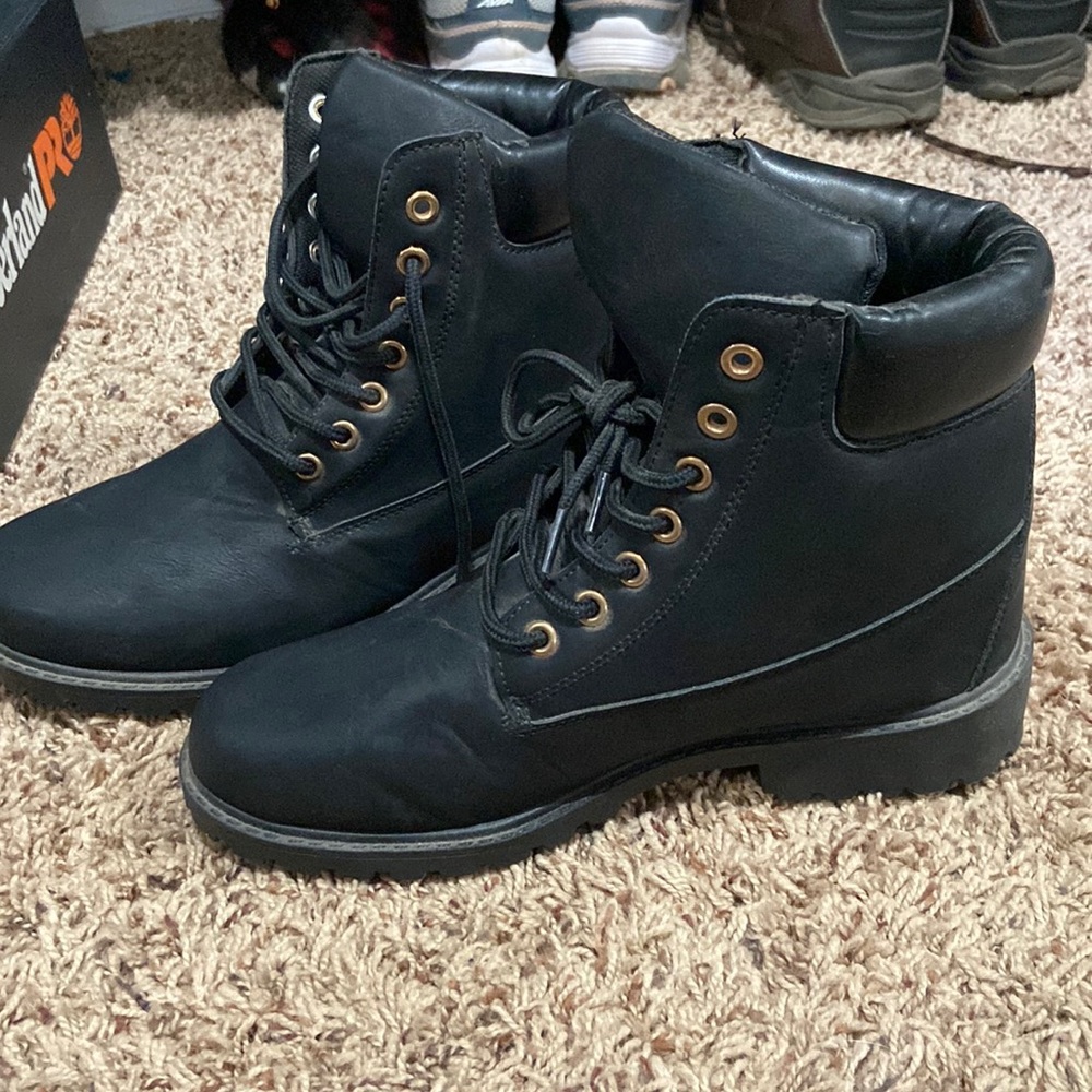 No brand boots